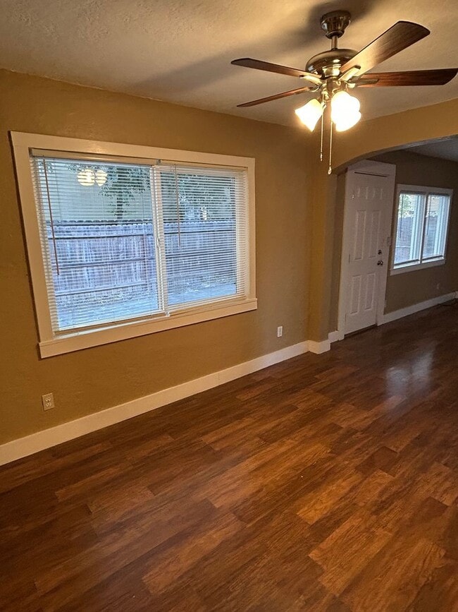 Building Photo - 4 bedroom 2 bath next to Chico State.