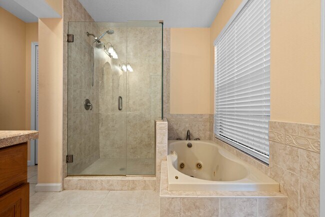 Building Photo - Charming 4-Bedroom Home with Pool on Large Lot in Longwood!