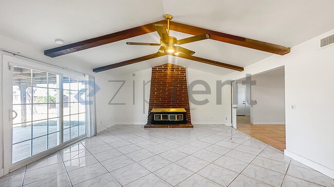 Building Photo - 4109 N Cornelia Ave