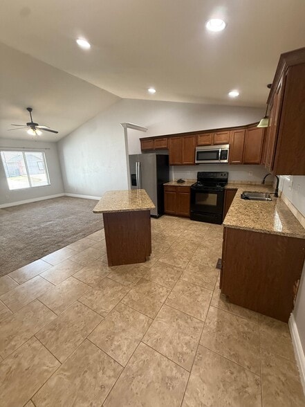 Building Photo - 8457 Granite Ct