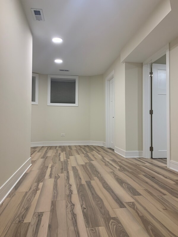Building Photo - 6119 N Wolcott Ave