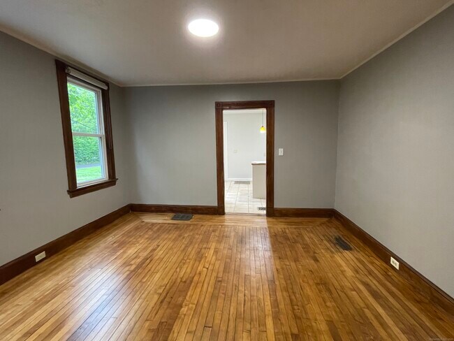 Building Photo - 1740 Farmington Ave