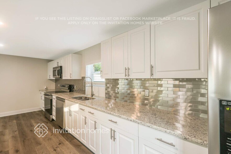 Building Photo - 4000 Marlin Dr SE