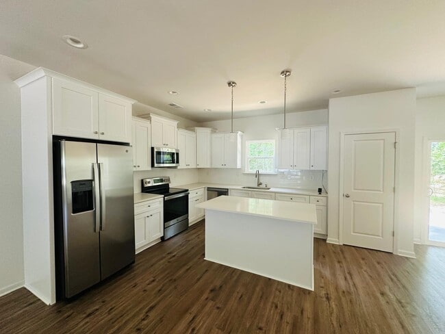 Building Photo - 9643 Forest Dr