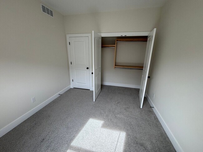 Building Photo - 5249/51 Chase