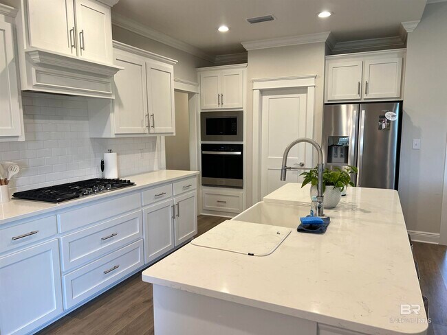 Building Photo - 686 Kitfox Ave
