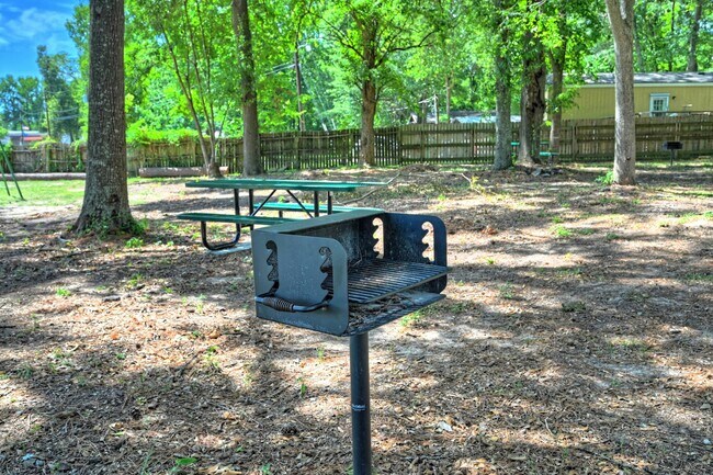 Building Photo - 9826 Arbor Oak