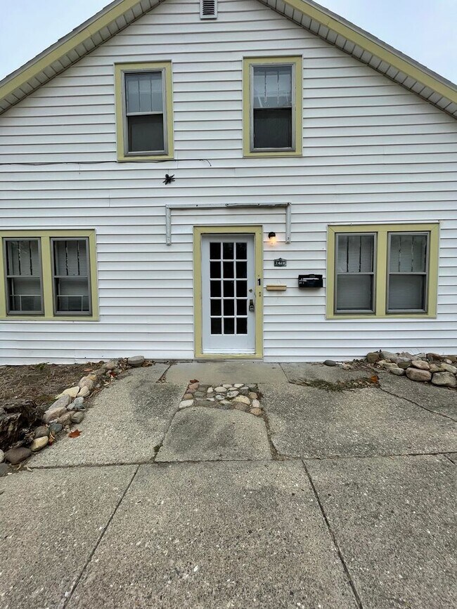 Building Photo - 1428 Grove St