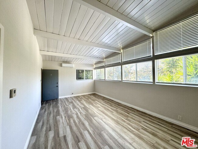 Building Photo - 226 S Gale Dr