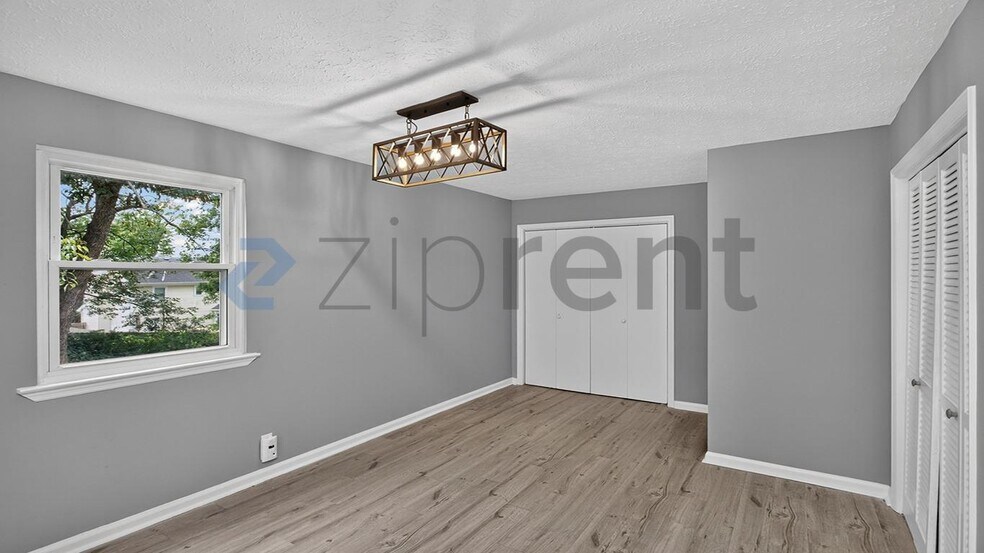 Building Photo - Unit