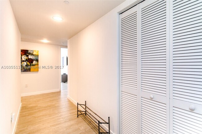 Building Photo - 2600 E Hallandale Beach Blvd