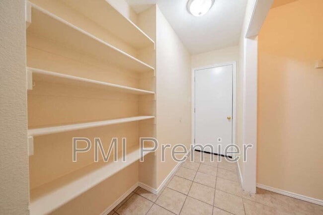 Building Photo - 1175 Meadows Dr