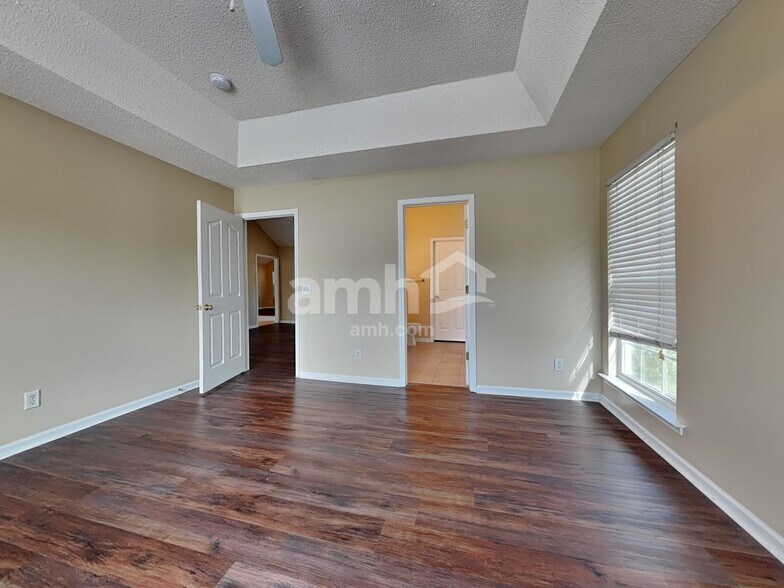 Building Photo - 420 Roberts Way