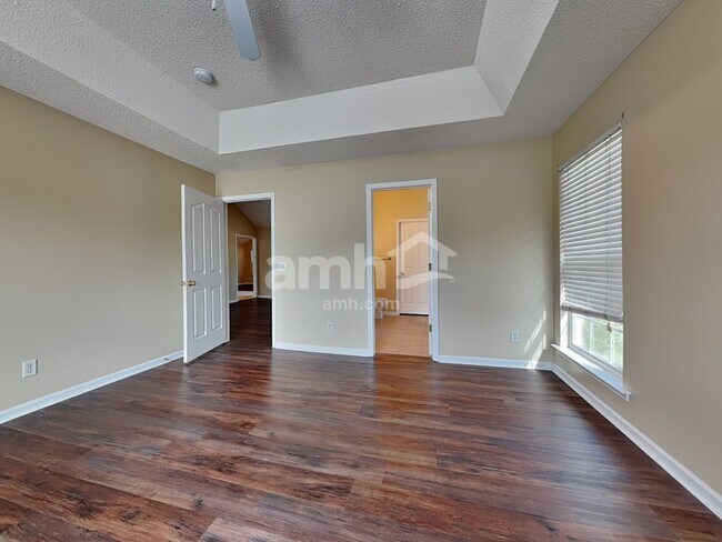 Building Photo - 420 Roberts Way