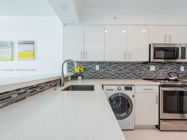 Building Photo - 2501 S Ocean Dr