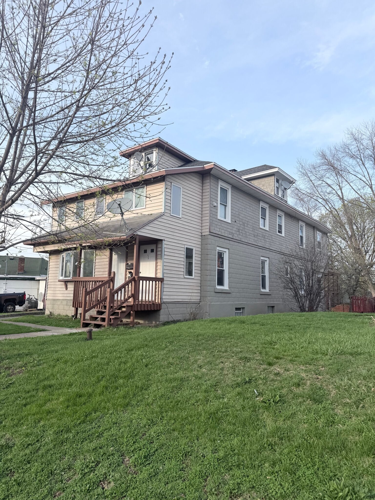 Building Photo - 1022 Avery Ave