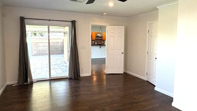 Building Photo - 3069 Hackett Ave