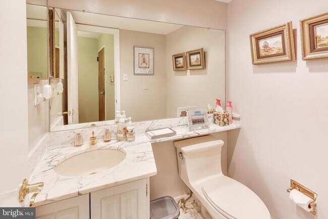 Building Photo - 1101 S Arlington Ridge Rd