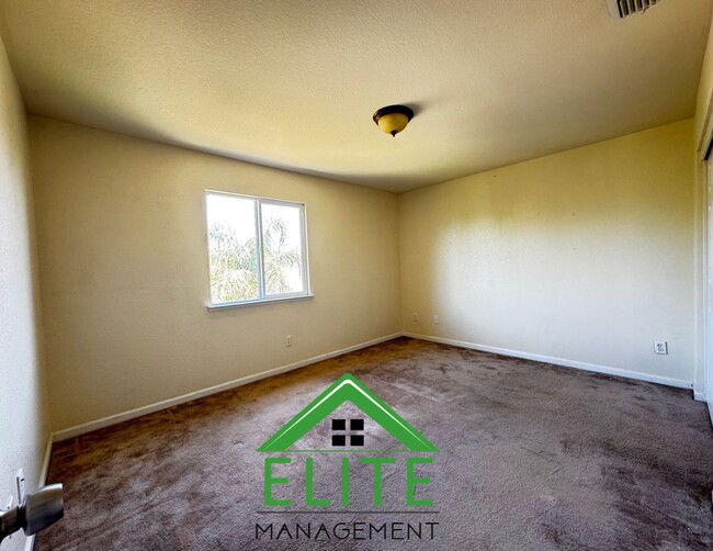 Building Photo - **Charming 4-Bed, 3-Bath Home in Prime Ros...