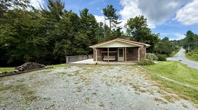 Building Photo - 130 Cornerstone Ln