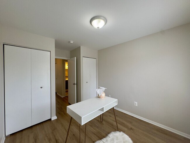 Building Photo - Charming 3 Bedroom/2 Full Bath/2 Half Bath Townhome in Parkville, MD!