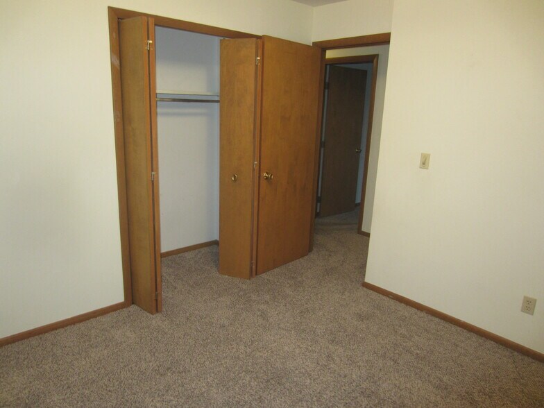 Building Photo - 2436 Grovewood Ave