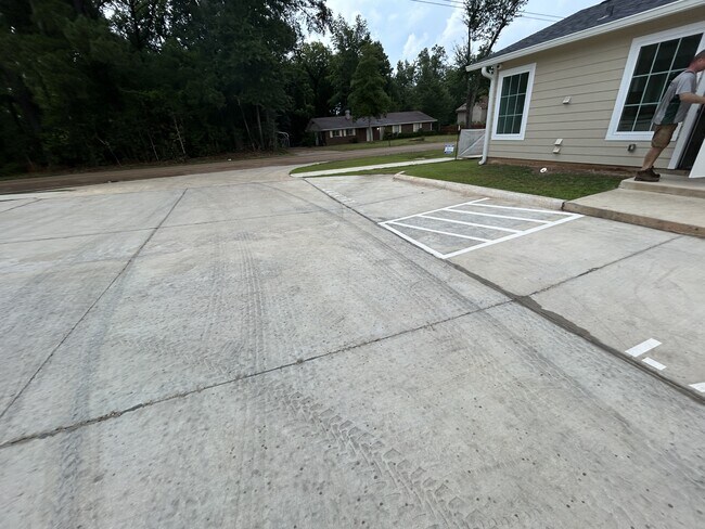 Building Photo - 2515 Kavanaugh Rd
