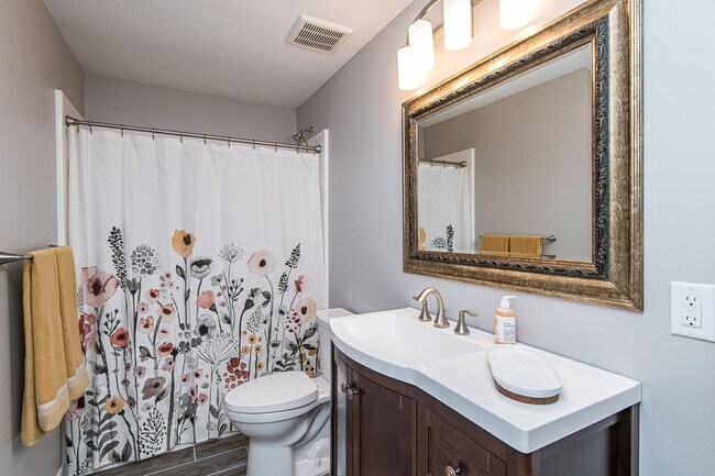 Building Photo - 3367 Ridgeline Dr SE