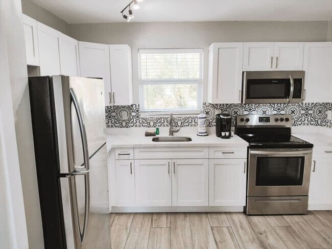 Building Photo - 50 Davie Blvd