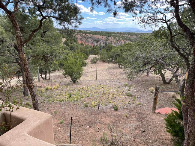 Building Photo - 4 Old Agua Fria Rd E