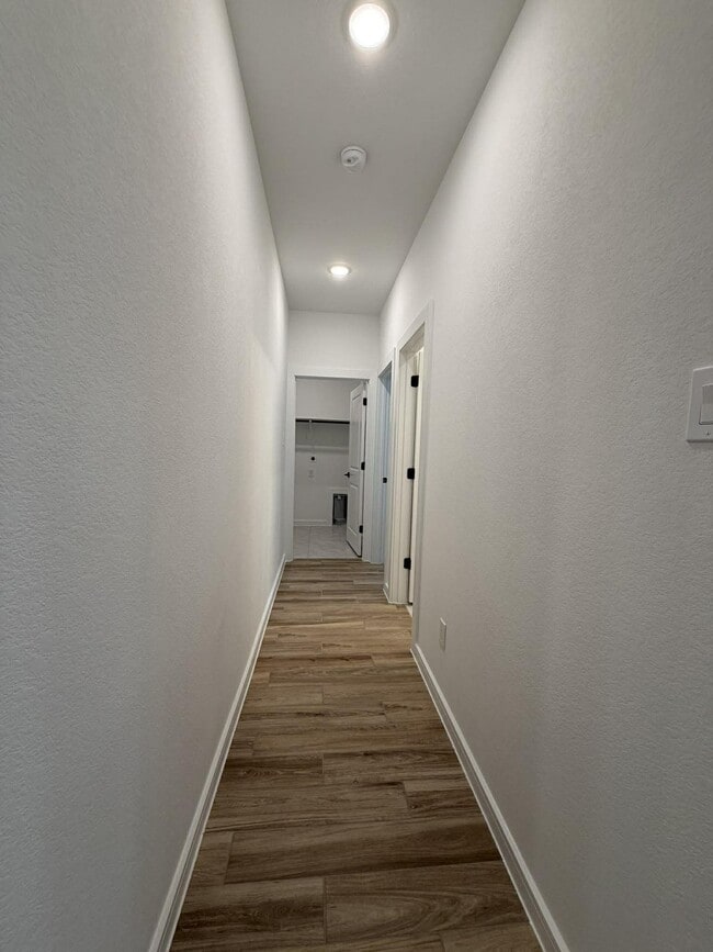 Building Photo - 4723 Bay Vista Dr