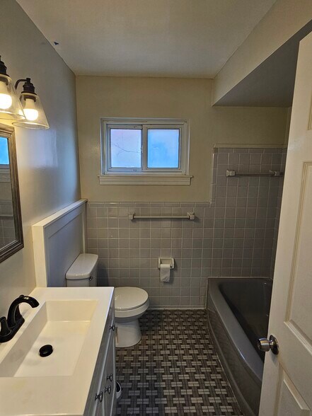 Bathroom - 17780 Marquette St