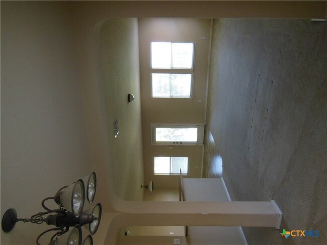 Building Photo - 391 Oakcrest Dr