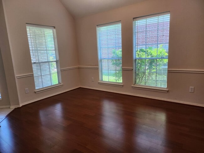 Building Photo - 3606 Chesapeake Ct