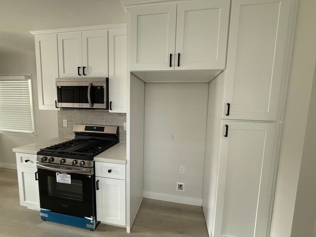 Building Photo - Newly remodeled 3 bedroom 2 bath