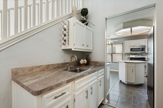 Building Photo - 2109 Boxwood Path