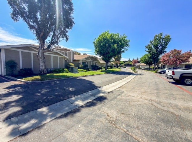 Building Photo - 15224 Shadybend Dr