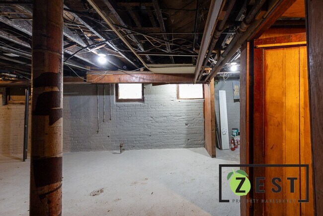 Building Photo - 4016-18 Hogarth