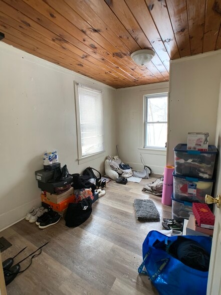 Building Photo - 35 S Chestnut St