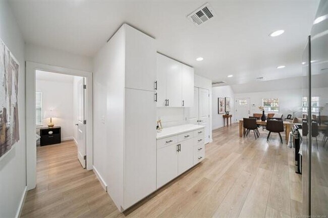 Building Photo - Gorgeous updated and modern open layout