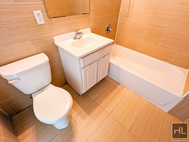 Building Photo - 417 Gates Ave