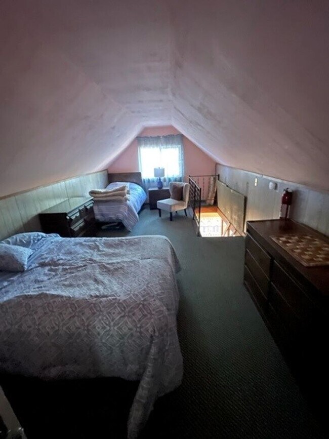 Building Photo - Sweet Tahoe Charm Cabin! Available Now!! for a 3-6 month lease or a long term lease! Call and inq...