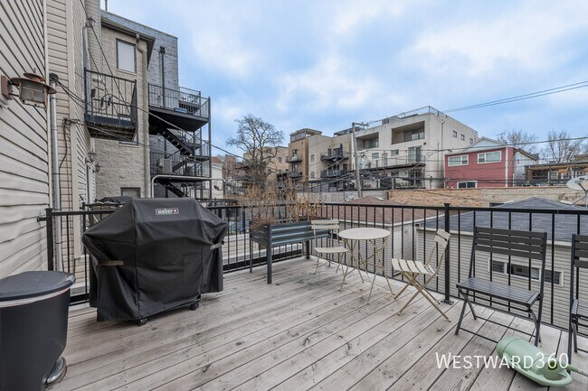 Building Photo - 1438 W Cortez St