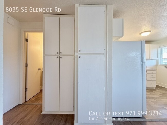 Building Photo - 8035 SE Glencoe Rd