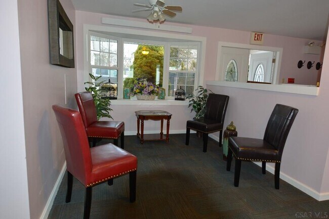 Building Photo - 13 1st St