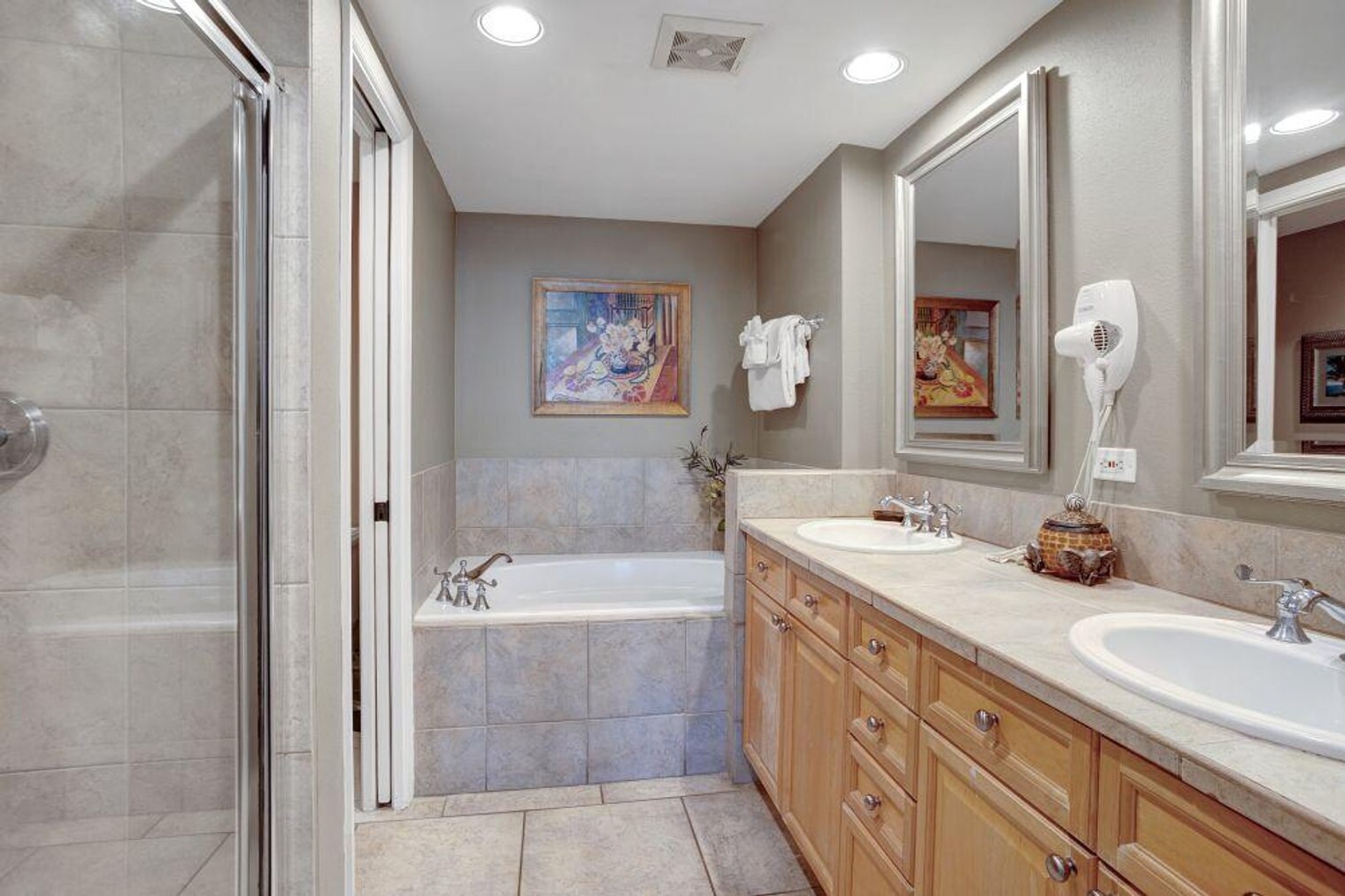 Building Photo - 2 Portofino Dr