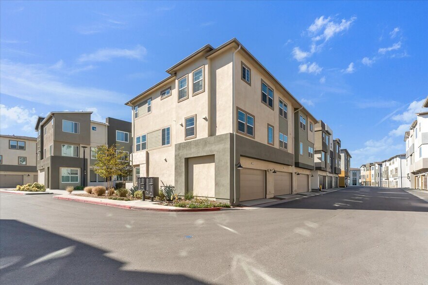 Building Photo - 27116 Valley Oak Pl