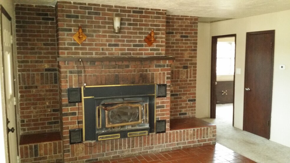 Wood Burning Stove. - 5235 Highway NN