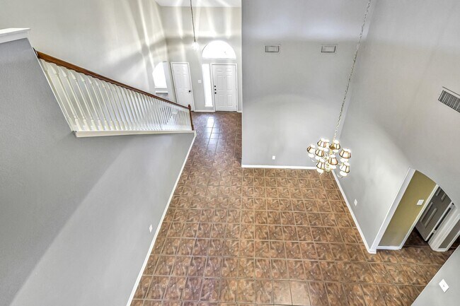 Building Photo - 2115 Hollyfield Ln