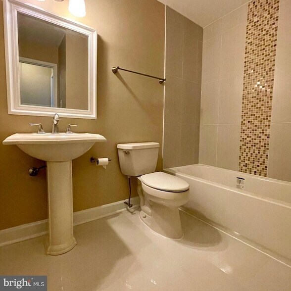 Building Photo - 1104 Mews Dr